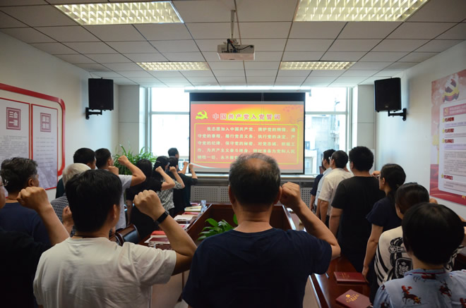 輕工供銷(xiāo)公司開(kāi)展“政治生日話初心 勇?lián)姑偾靶小被顒?dòng)