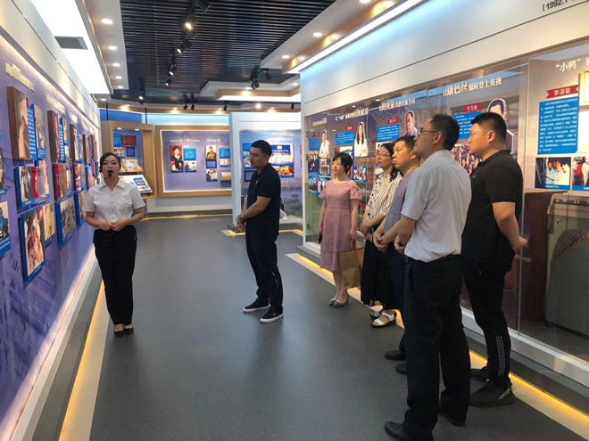 輕工供銷組織參觀濟南勞模風(fēng)采展覽館