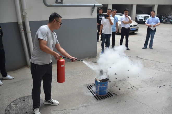 輕工供銷公司組織安全生產(chǎn)達標創(chuàng)建專題培訓